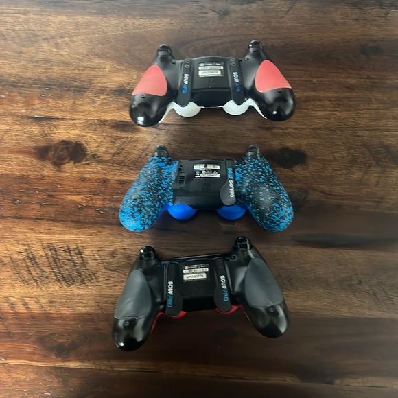 Scuffed PlayStation 4 controller - Picture 2 of 5